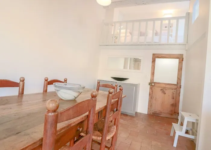 Clt - Unique Duplex & Terrace On The Provencal Market דירה